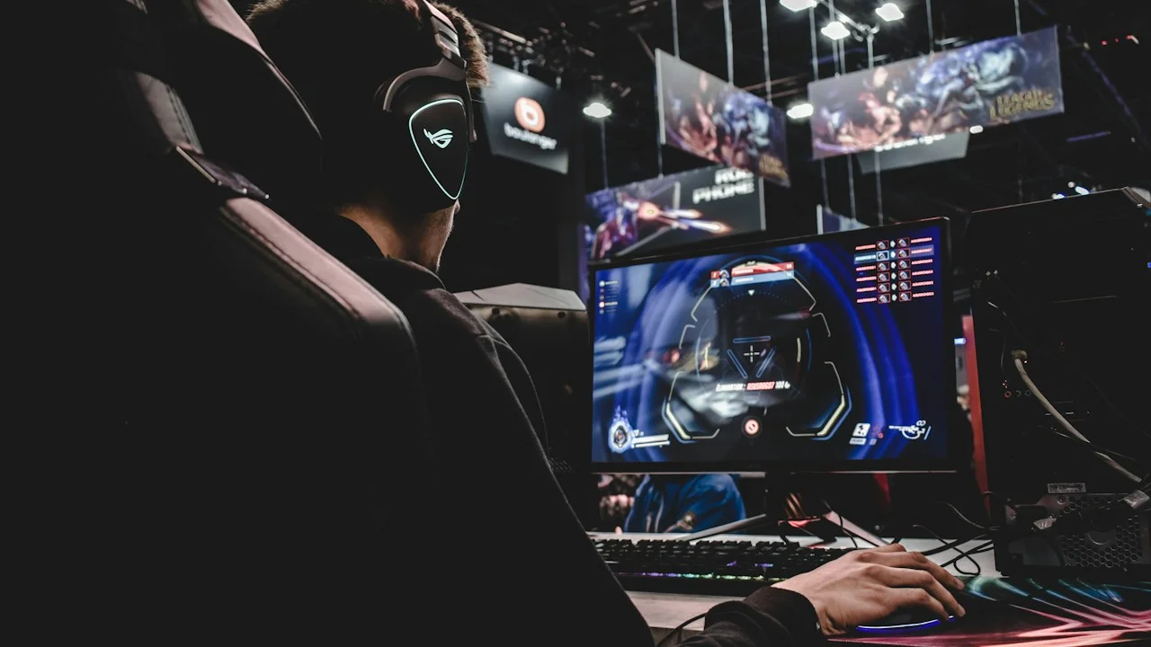 Calibrating 120Hz and 144Hz Displays for Mobile FPS Games: Touch Sampling vs Frame Pacing
