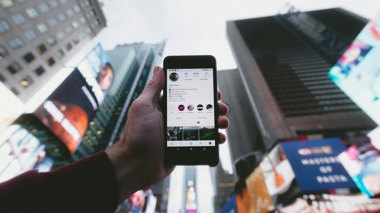 Decentralized Mobile Social Networks: Hands-On with Bluesky AT Protocol and Nostr Clients