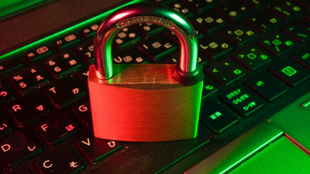 The Complete Guide to Mobile Passkeys and FIDO2 Hardware Tokens for iOS and Android
