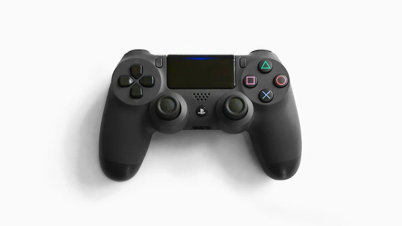 Pairing Console Gamepads (PS5 DualSense & Xbox Series) to Mobile: Bluetooth Latency Optimization